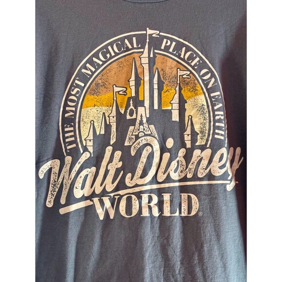 Disney World Castle Most Magical Place on Earth distressed T-Shirt Large Adult - Picture 2 of 4